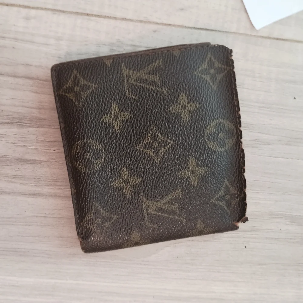 1970s LOUIS VUITTON Monogram Bilfold Wallet with Monogram Canvas Interior Unisex